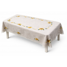 Скатертина з вишитими квітами 